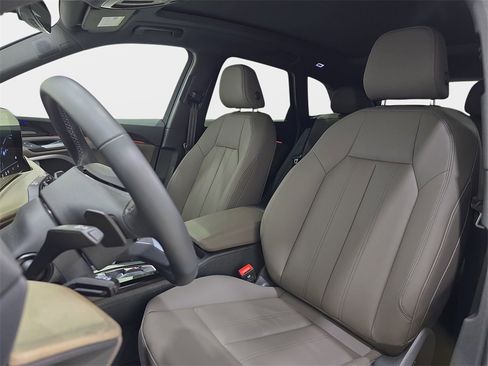 Used 2025 Audi Q5 Premium Plus w/ Premium Plus image 18