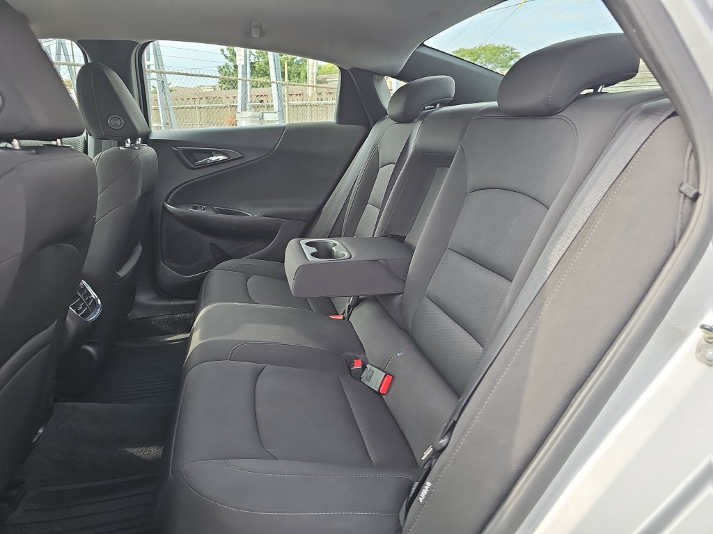 Used 2018 Chevrolet Malibu LT FWD image 13