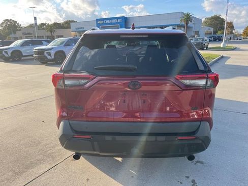 Used 2021 Toyota RAV4 LE image 5