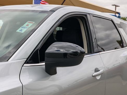 Used 2024 Nissan Pathfinder S FWD image 12