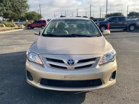 Used 2012 Toyota Corolla LE FWD image 2