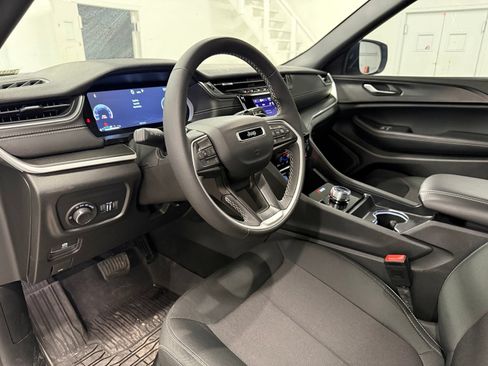 Used 2025 Jeep Grand Cherokee Laredo w/ MOPAR Finishing Package RWD image 18