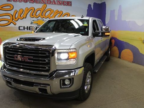 Used 2018 GMC Sierra 2500 SLT w/ Duramax Plus Package AWD/4WD image 4