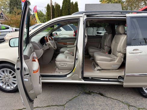 Used 2007 Toyota Sienna XLE image 21