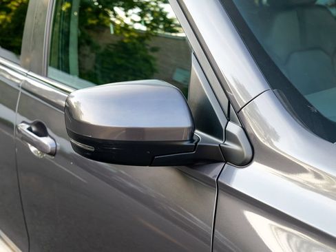 Used 2025 Honda Pilot EX-L image 10