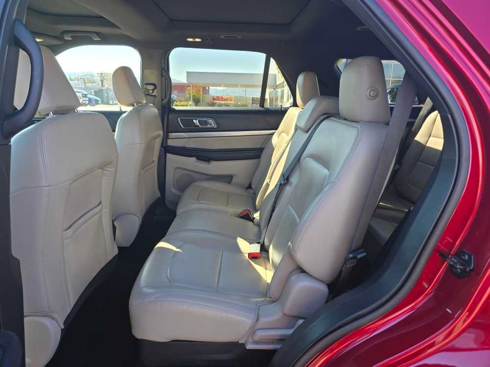 Used 2019 Ford Explorer XLT w/ Equipment Group 202A AWD/4WD image 16