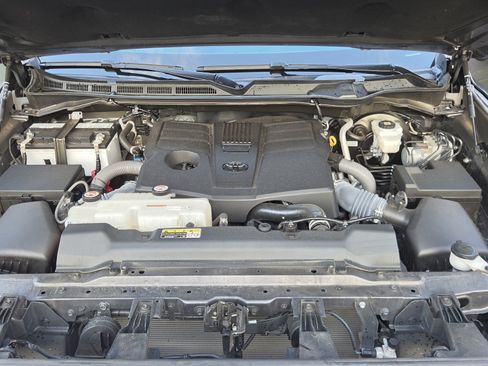 Used 2023 Toyota Tundra Platinum AWD/4WD image 9