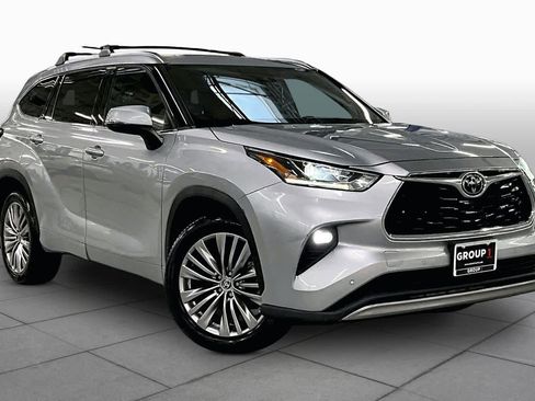 Used 2022 Toyota Highlander Platinum AWD/4WD image 3