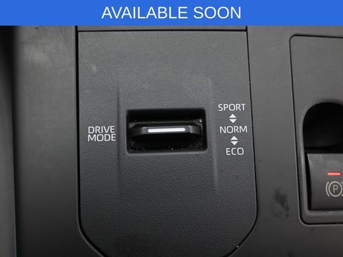 Used 2023 Toyota Highlander LE FWD image 27