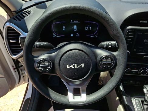 Used 2025 Kia Soul LX w/ LX Technology Package FWD image 18