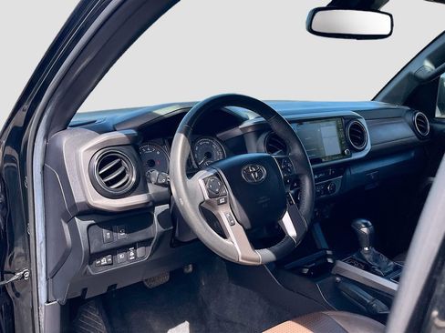 Used 2021 Toyota Tacoma Limited AWD/4WD image 9