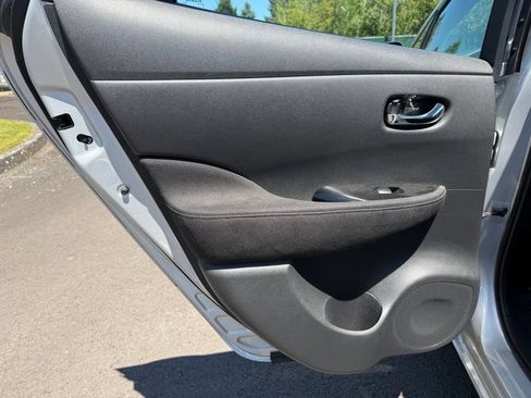 Used 2017 Nissan Leaf SV w/ Premium Package FWD image 22