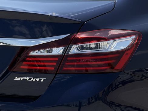 Used 2017 Honda Accord Sport image 10