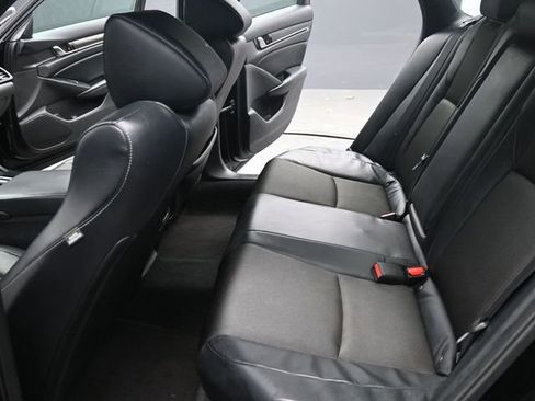 Used 2018 Honda Accord Sport image 10