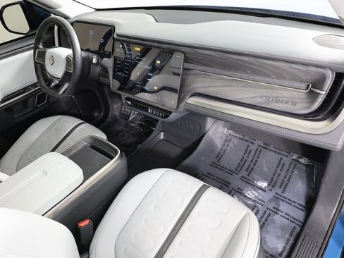 Used 2022 Rivian R1T Adventure image 30