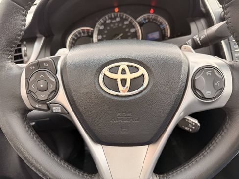 Used 2012 Toyota Camry SE w/ Leather Pkg FWD image 10