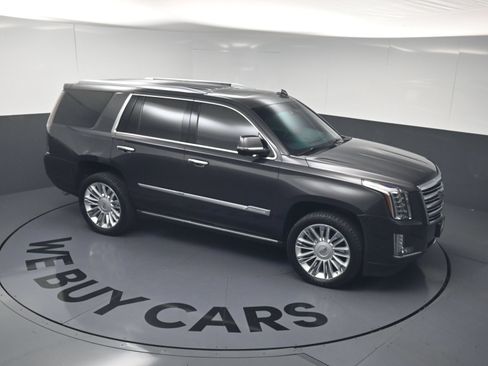 Used 2018 Cadillac Escalade Platinum AWD/4WD image 31