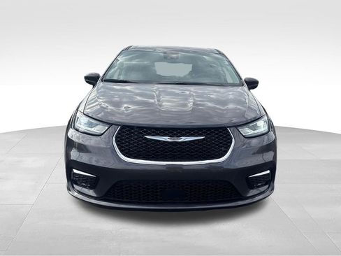 Used 2023 Chrysler Pacifica Touring-L FWD image 8