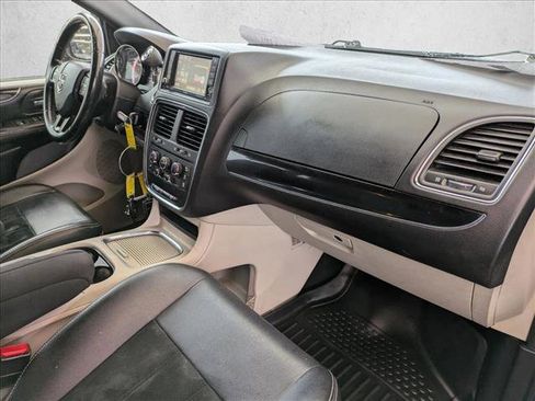 Used 2017 Dodge Grand Caravan SXT image 22