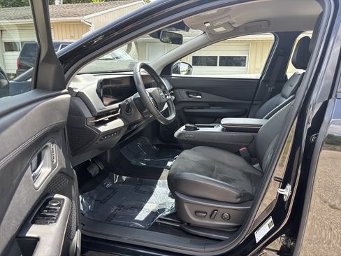 Used 2023 Nissan Ariya FWD image 13