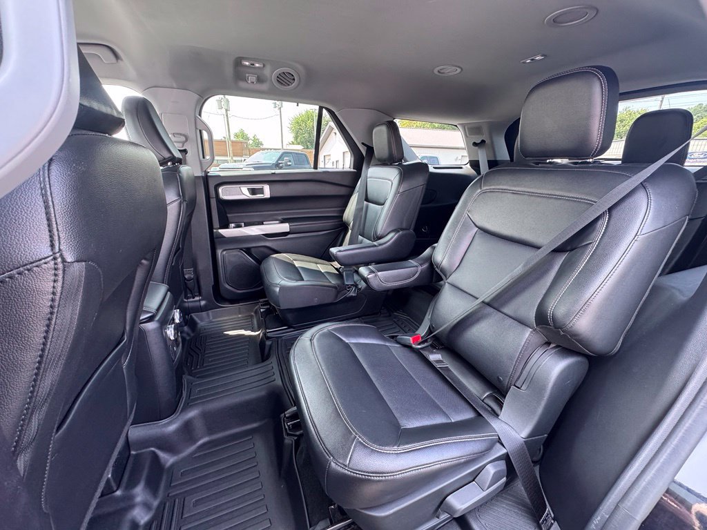 Used 2022 Ford Explorer Limited w/ Equipment Group 301A AWD/4WD image 18