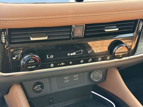 Used 2025 Nissan Rogue Platinum image 17