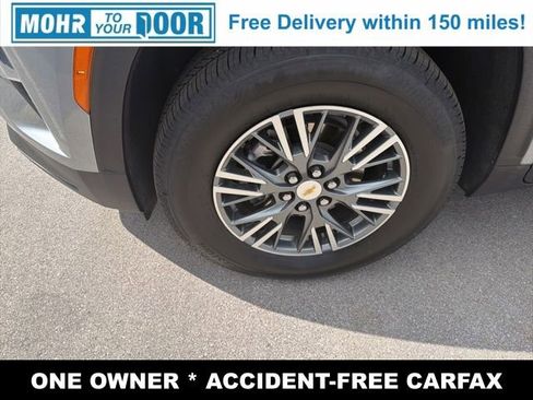Used 2025 Chevrolet Traverse LT image 9