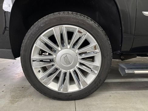 Used 2019 Cadillac Escalade ESV Platinum RWD image 24