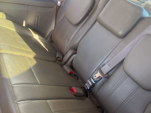 Used 2012 Chrysler Town & Country Touring w/ Entertainment Group #1 FWD image 20