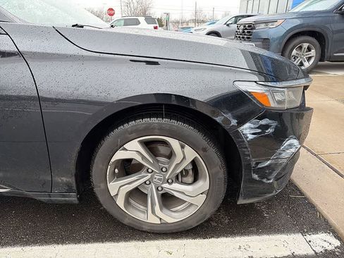 Used 2018 Honda Accord EX image 11