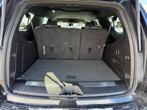 Used 2025 Chevrolet Suburban Z71 image 27