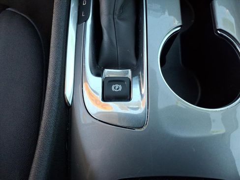 Used 2024 Chevrolet Malibu LT image 15