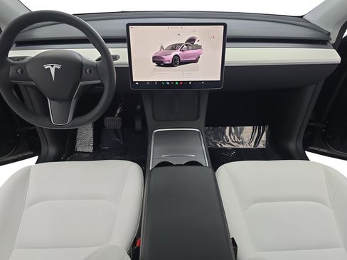 Used 2023 Tesla Model Y Long Range image 9