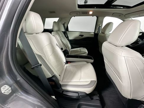Used 2022 Nissan Pathfinder Platinum w/ Cargo Package AWD/4WD image 27