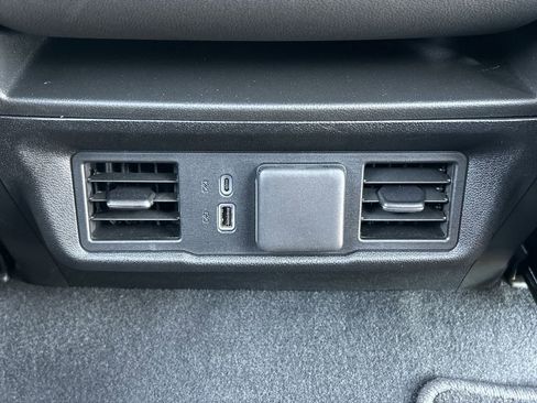 Used 2025 GMC Sierra 1500 SLT image 21