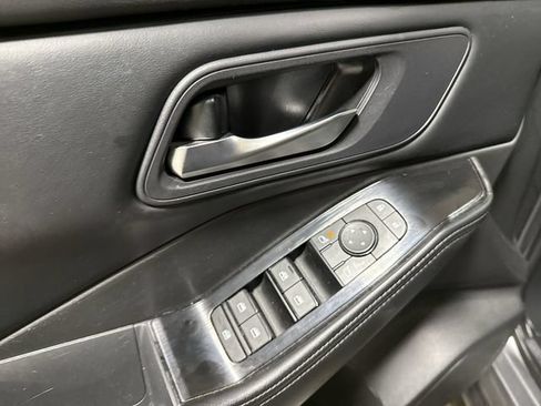 Used 2024 Nissan Rogue SV FWD image 20
