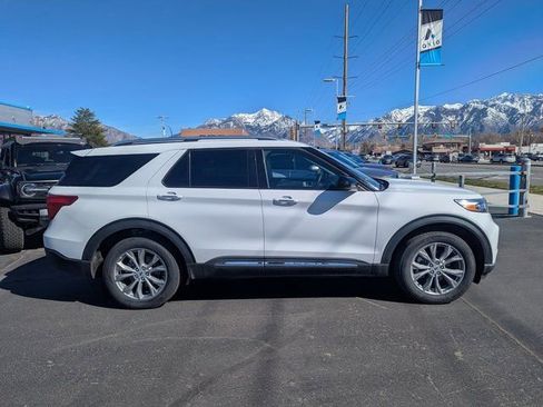 Used 2023 Ford Explorer Limited image 2