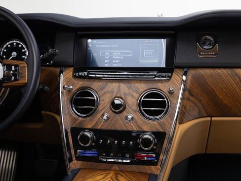 Used 2019 Rolls-Royce Cullinan image 16