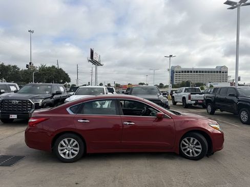 Used 2017 Nissan Altima 2.5 S w/ Power Driver Seat Package FWD image 4