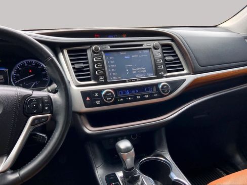 Used 2018 Toyota Highlander Limited Platinum AWD/4WD image 7