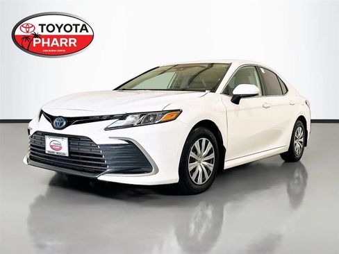 Used 2022 Toyota Camry LE FWD image 1