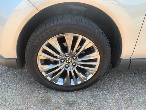 Used 2024 Toyota Venza Limited AWD/4WD image 34