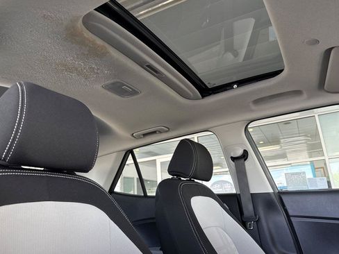 Used 2025 Hyundai Venue SEL FWD image 16