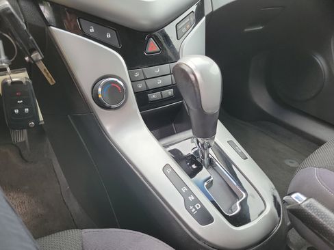 Used 2013 Chevrolet Cruze LT FWD image 11