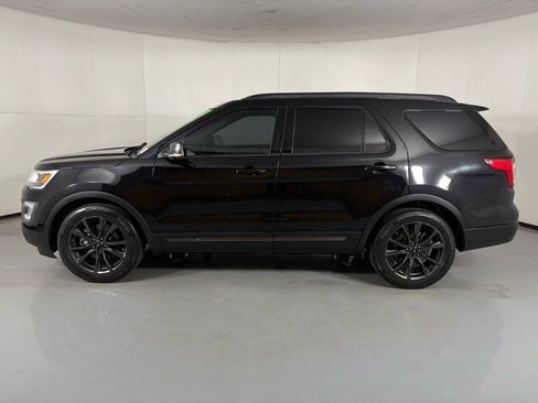 Used 2017 Ford Explorer XLT w/ Equipment Group 202A image 10