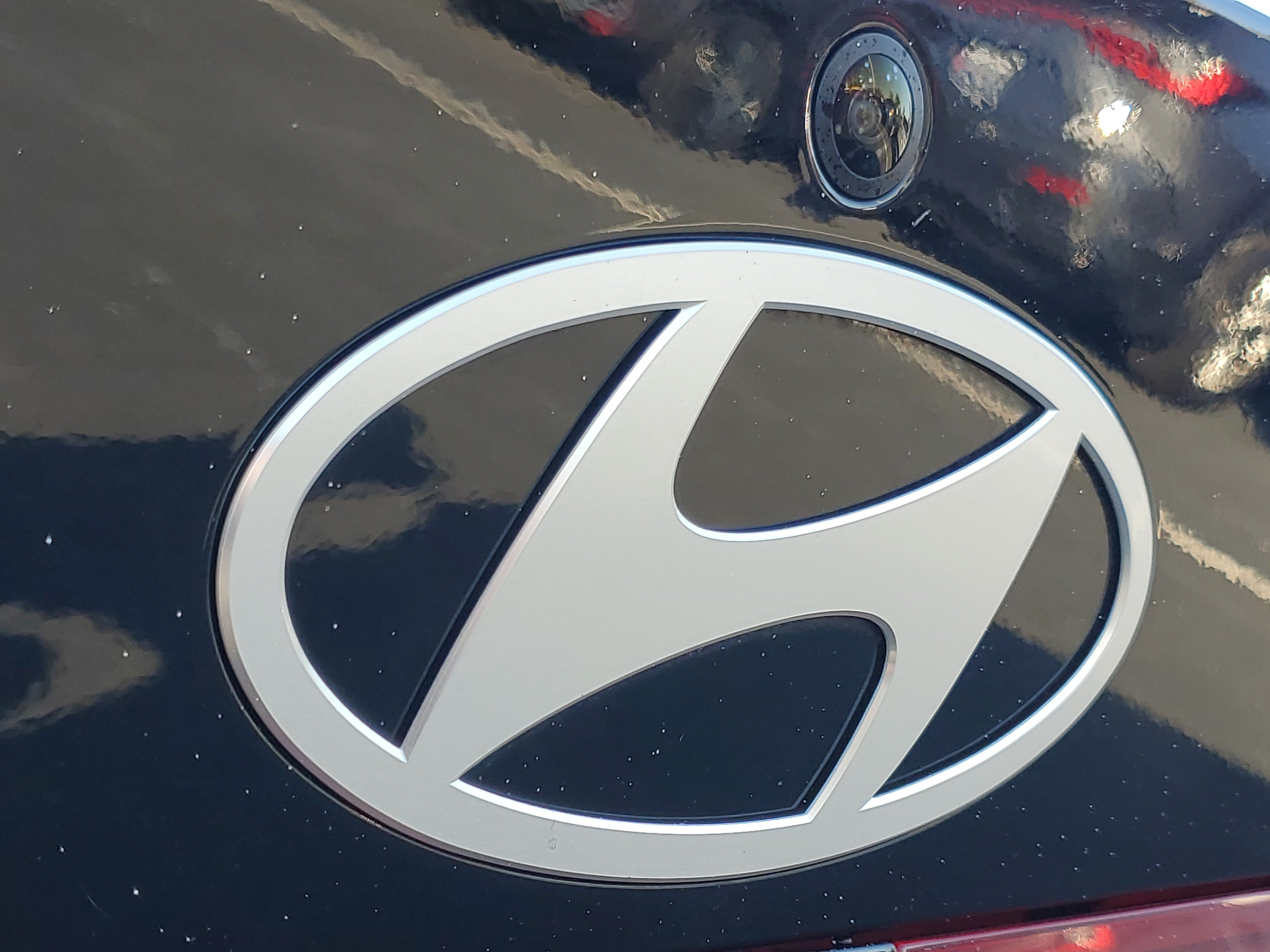 Used 2025 Hyundai Elantra SEL FWD image 8