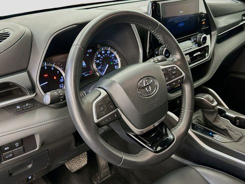 Used 2024 Toyota Highlander XSE image 18