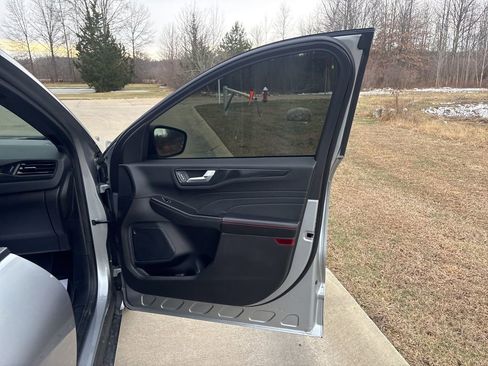 Used 2023 Ford Escape ST-Line w/ Tech Pack #1 AWD/4WD image 27