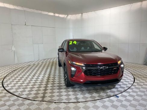 Used 2024 Chevrolet Trax RS w/ Driver Confidence Package FWD image 1