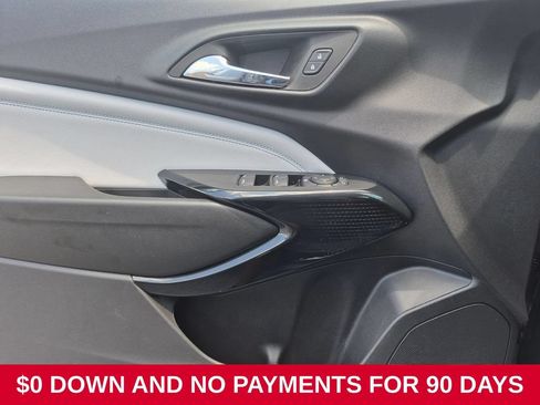 Used 2025 Chevrolet Trax LT w/ LT Convenience Package FWD image 11